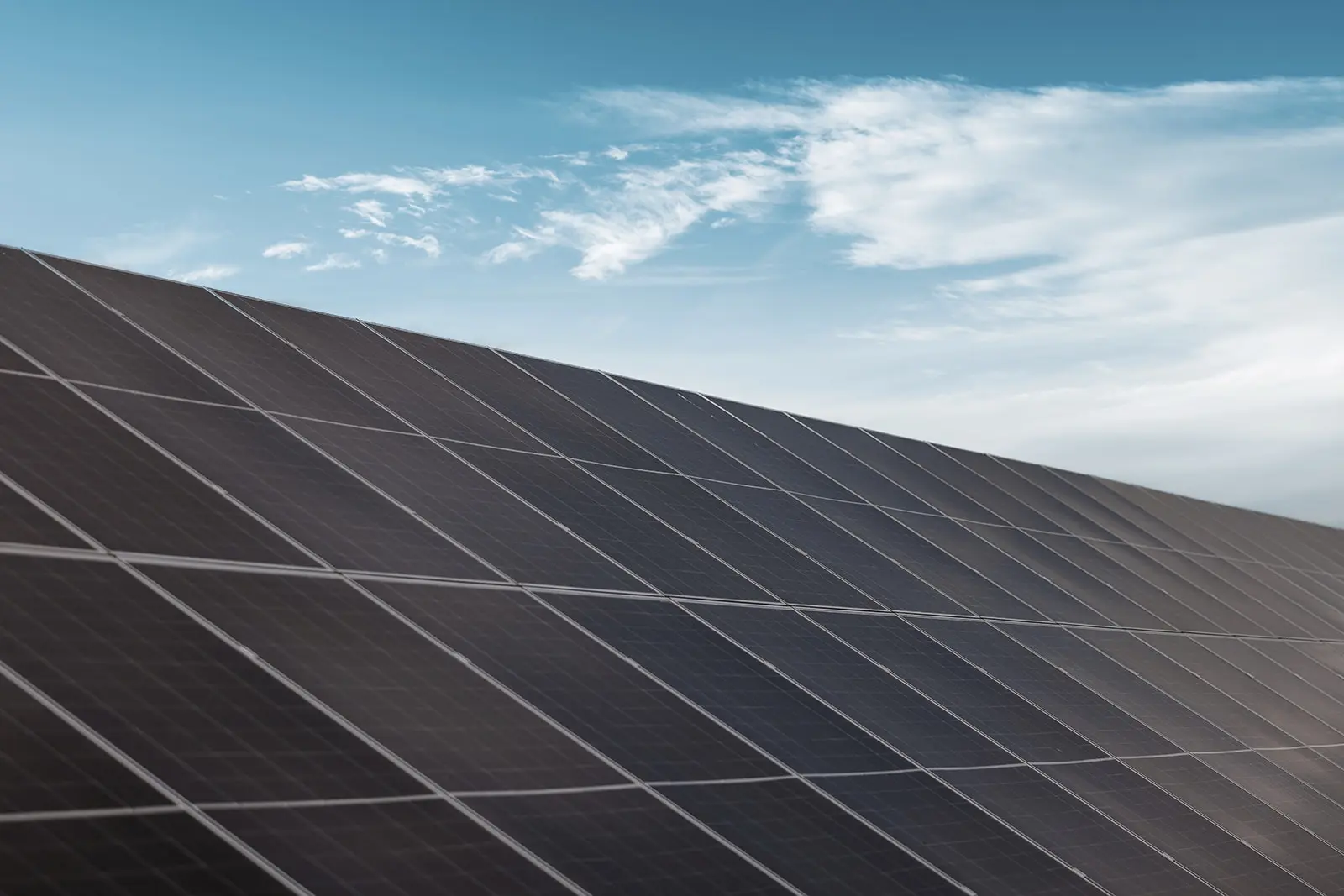 Pressmeddelande: Svea Solar förvärvar två solparker i Mellansverige