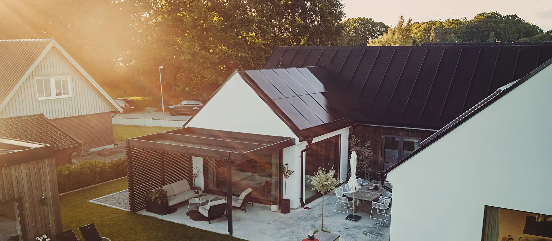 Modern huis met zonnepanelen van Svea Solar