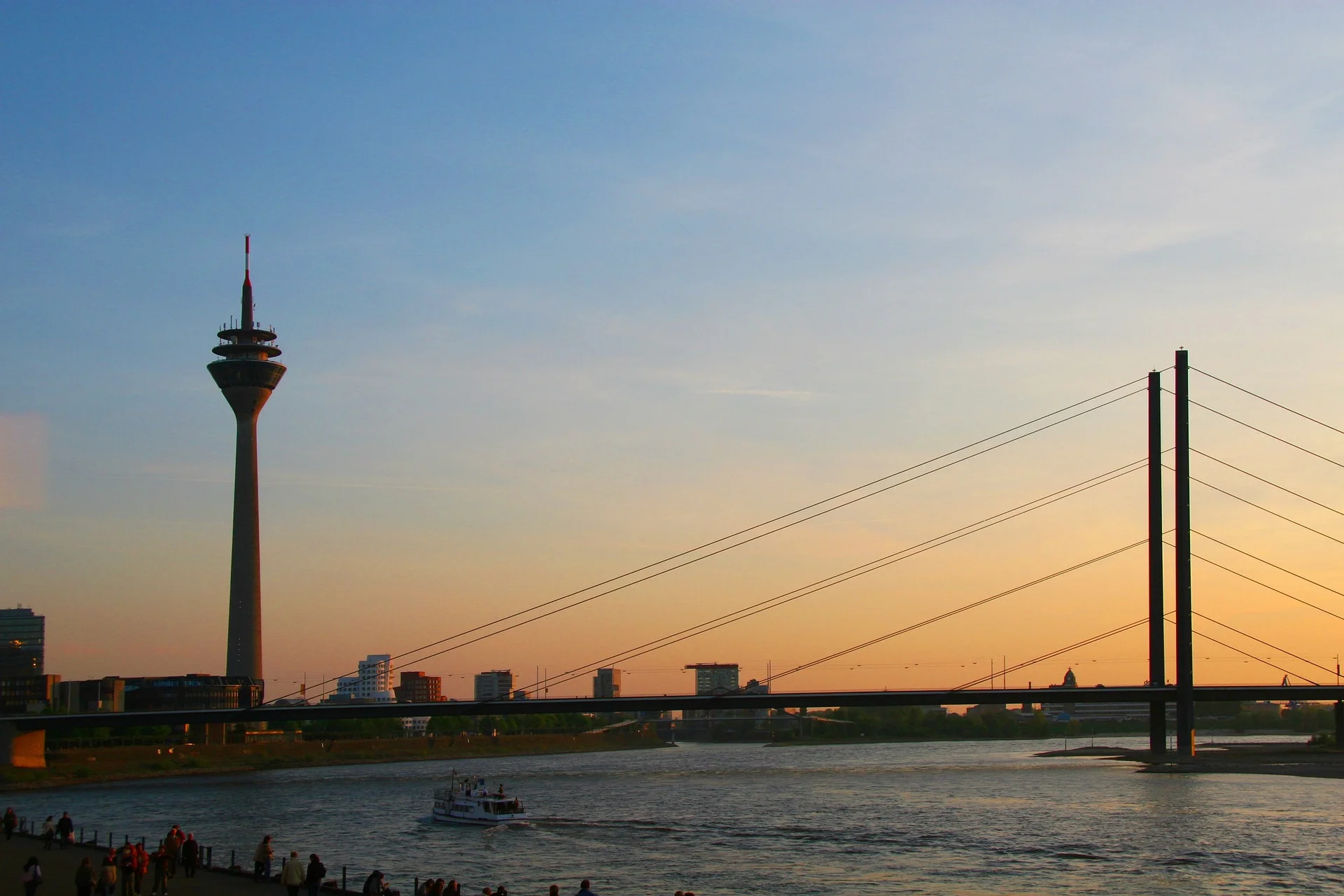 Sonnenuntergang über Düsseldorf.