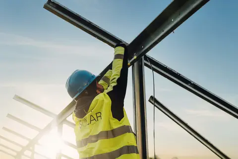 Arbeitsplatz Solarindustrie: Fachkräftemangel und Zukunftsaussichten