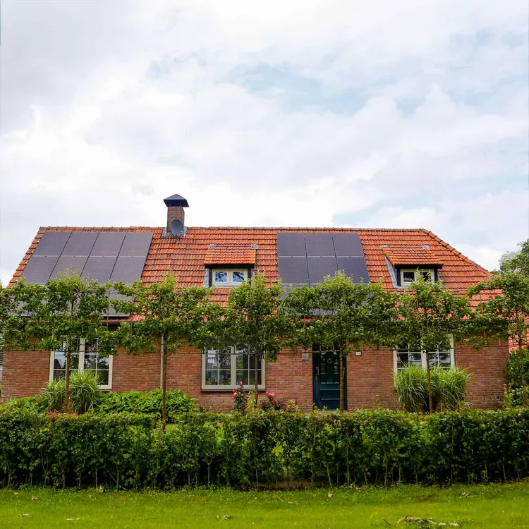 Des panneaux solaires sur un toit ancien : est-ce une bonne idée ?