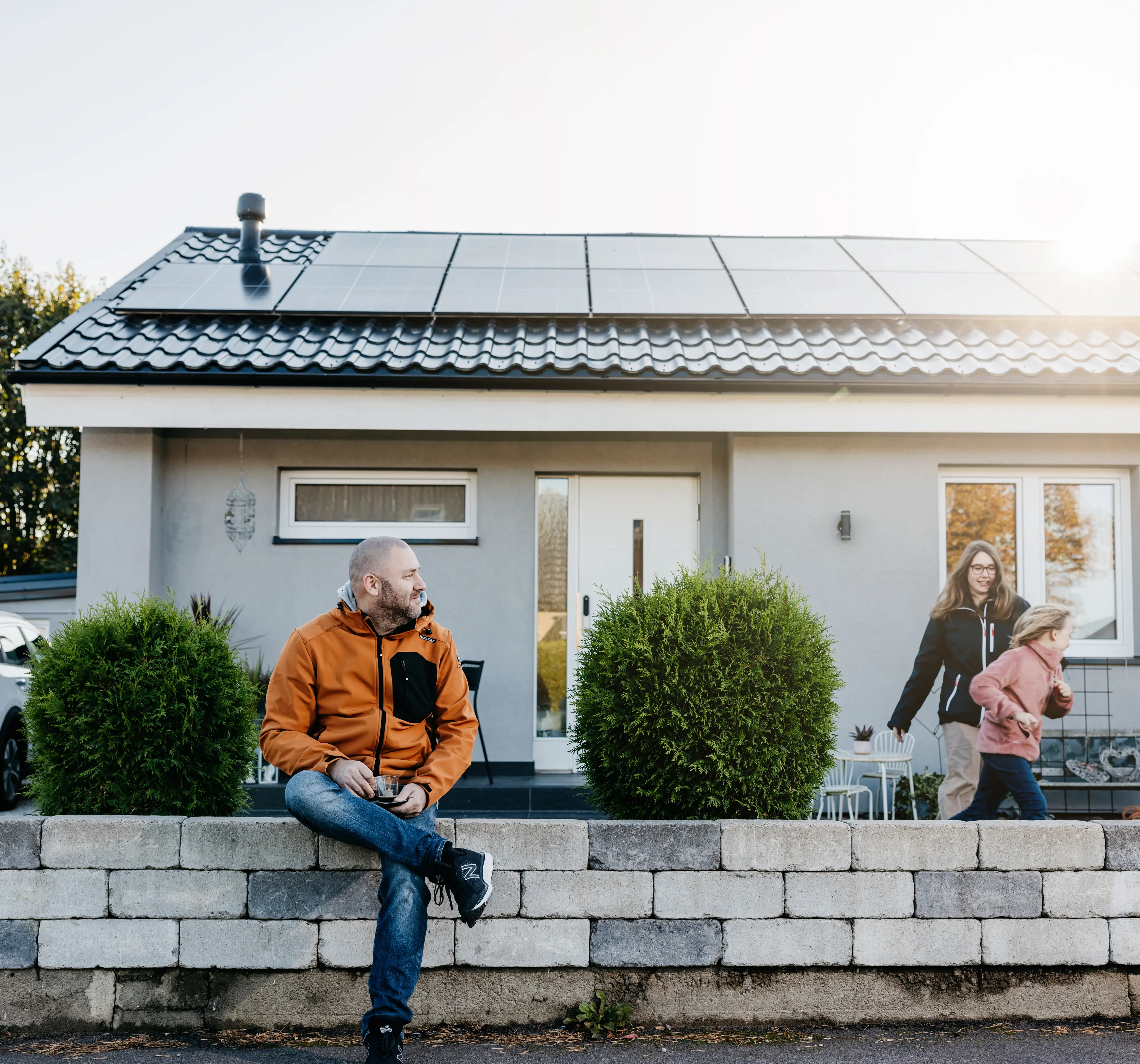 Solceller på tak med batteri kund till Svea Solar
