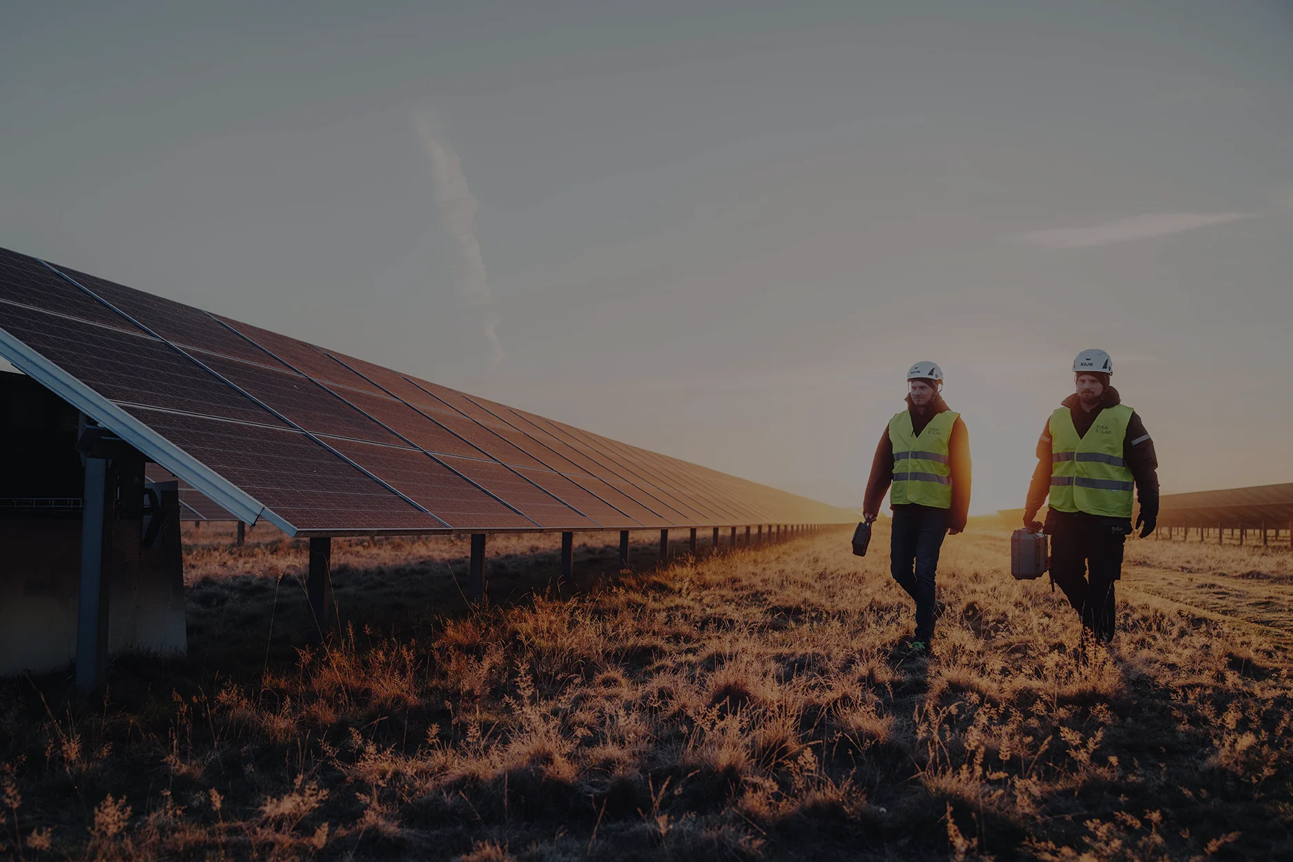 Zwei Solarhandwerker