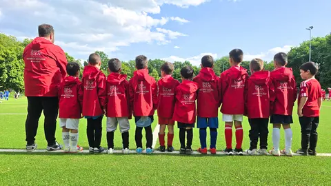 Nachhaltigkeit beginnt bei den Kleinsten: Sponsoring der U7-Mannschaft des FC Germania Mülheim