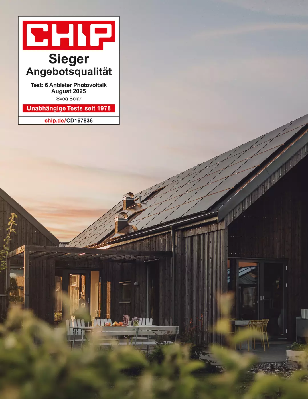 Haus mit PV in der Morgendämmerung & das Chip-Siegel