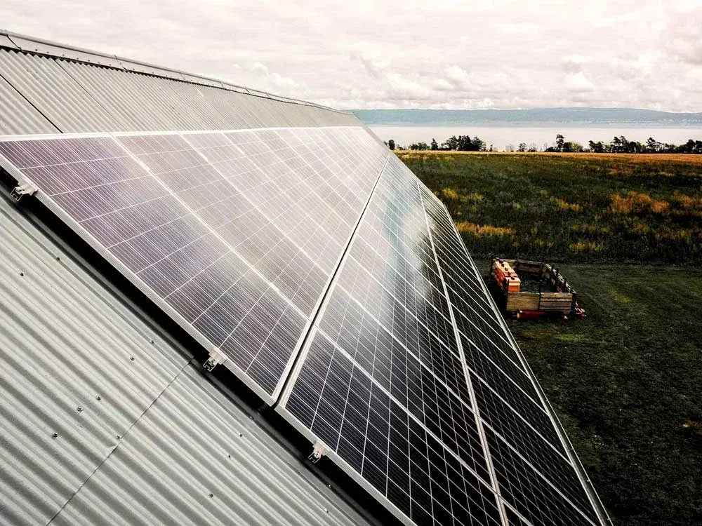 How much electricity does solar panels produce?